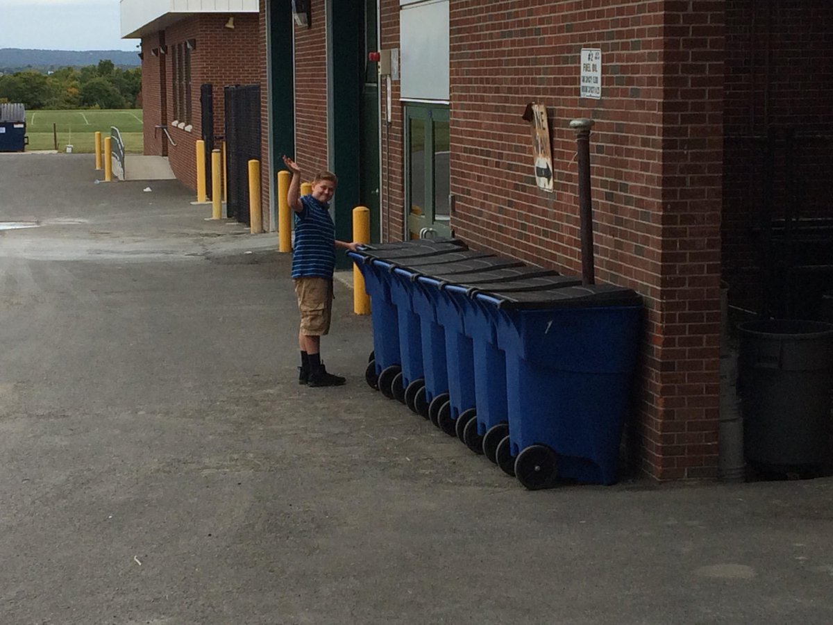 JHSBluehawks's tweet photo. Ms. Howard's recycling club helping out the environment... #countywaste https://t.co/SekAeDKTCu