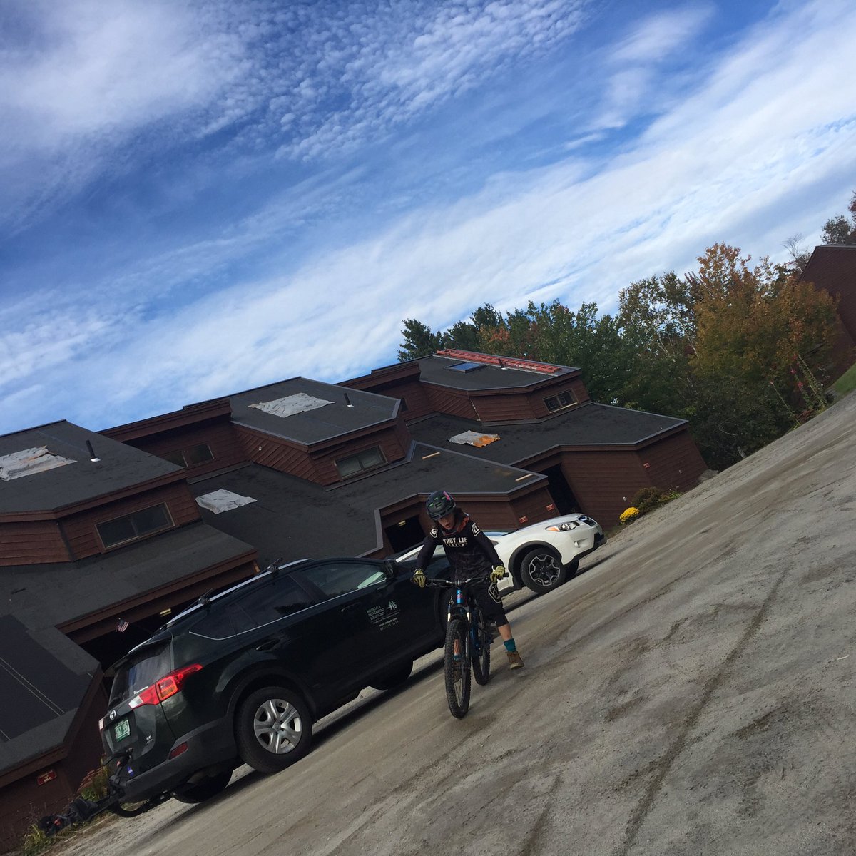 amosedale's tweet photo. @THISISVT oh yeah ! Waiting to shuttle laps @skiburke ! For #kingdomenduro ! #jester #dhtrail - boom! https://t.co/PBXaft63nJ