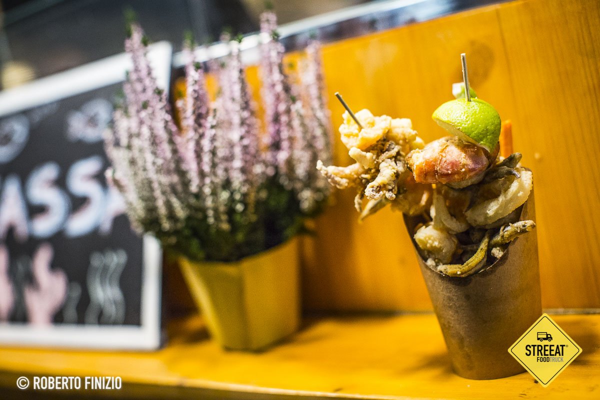 Per la prima volta a #STREEAT® #Mantova <a href="/pescepane/">Pescepane ®</a> con i suoi fritti di pesce.
@mantova2016