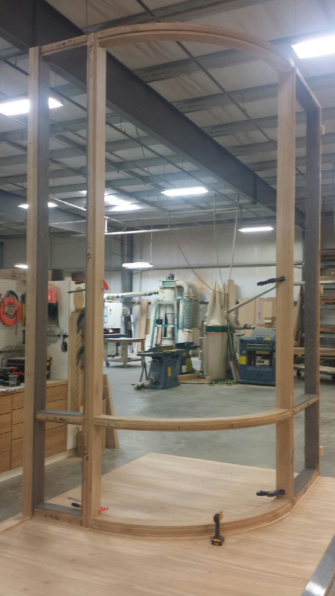 StorefrontsCSI's tweet image. More #radius #storefront in production.  #StorefrontSolutions customstorefronts.com