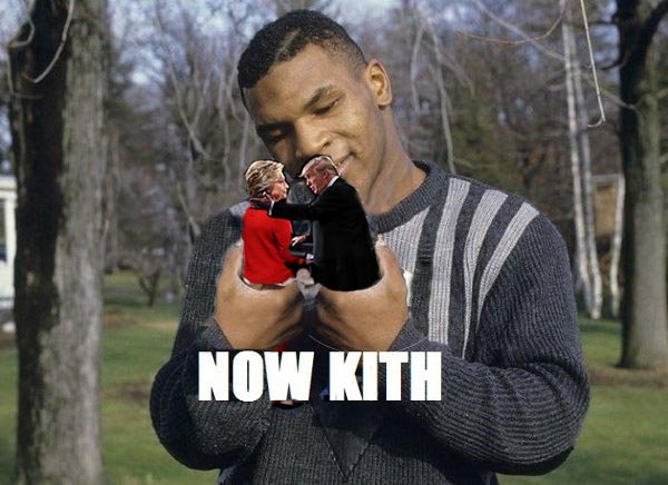 Rival818's tweet photo. #Election2016 #Itnevergotweirdenoughforme #ImWithHer #Trump2016 https://t.co/51aeB4PkKb