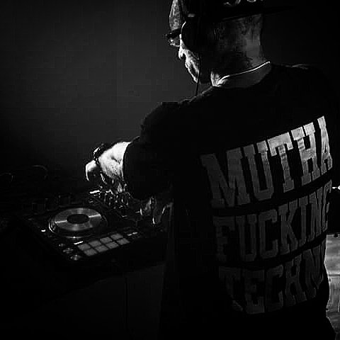 DeeJaySTARkey's tweet photo. The manipulation of sound in darkness...MUTHA FUCKING TECHNO..!!!
#DeeJaySTARkey #DJ #Producers #Techno #2016 #MuthaFuckingTechno https://t.co/r6VdTZ00Wh