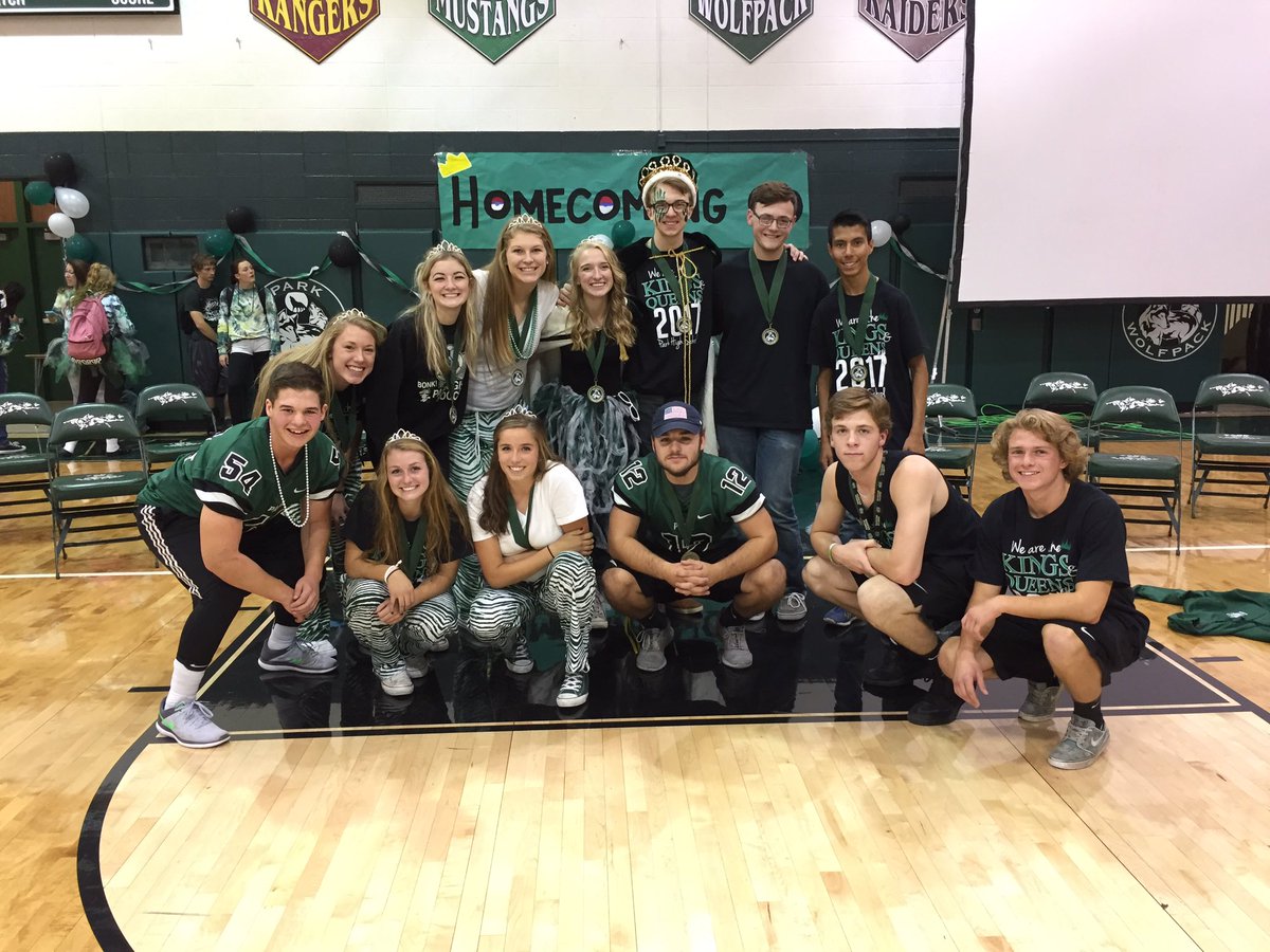 ParkWolfpack's tweet photo. Up next: parade, @wolfpackfb at 7:00 and the dance. #HomecomingGo https://t.co/sXNgJ8WQlS