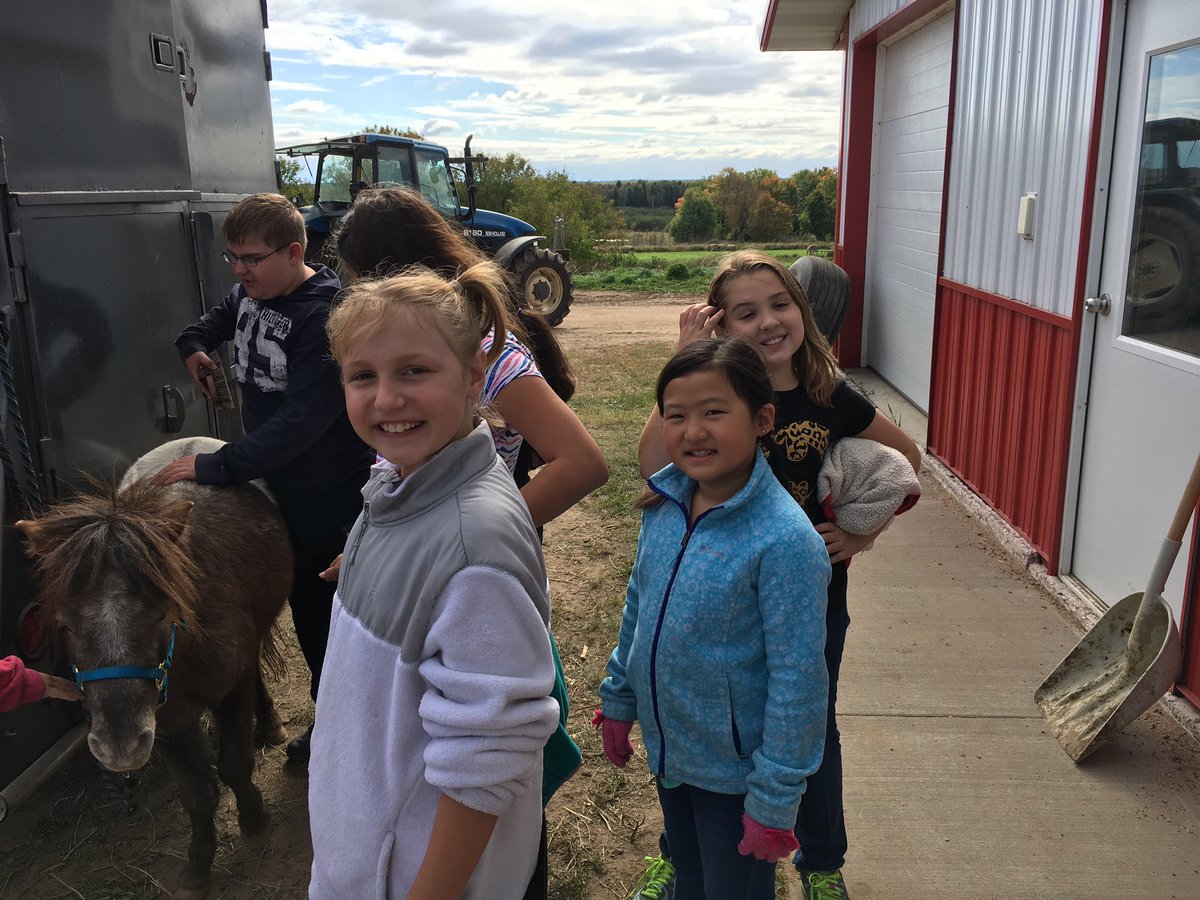 sathompson85's tweet photo. Fust Family Farm today! Great trip to a great farm! #dce_riversidepride #farmtoschool https://t.co/ciiLq9r55r