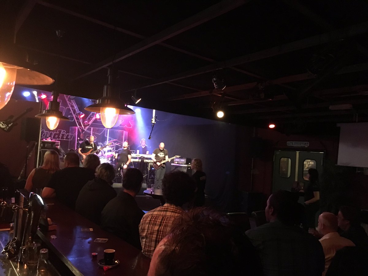 TheBoxKatwijk's tweet photo. 1e band meteen goed!  #theboxlive #theboxkatwijk https://t.co/3mKBkO0dAx