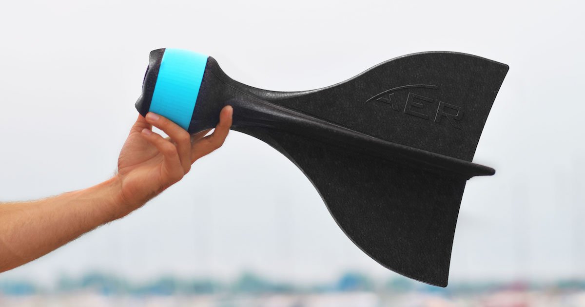 AER lets you literally throw your GoPro for aerial shots on the cheap: petapixel.com/2016/09/30/aer…