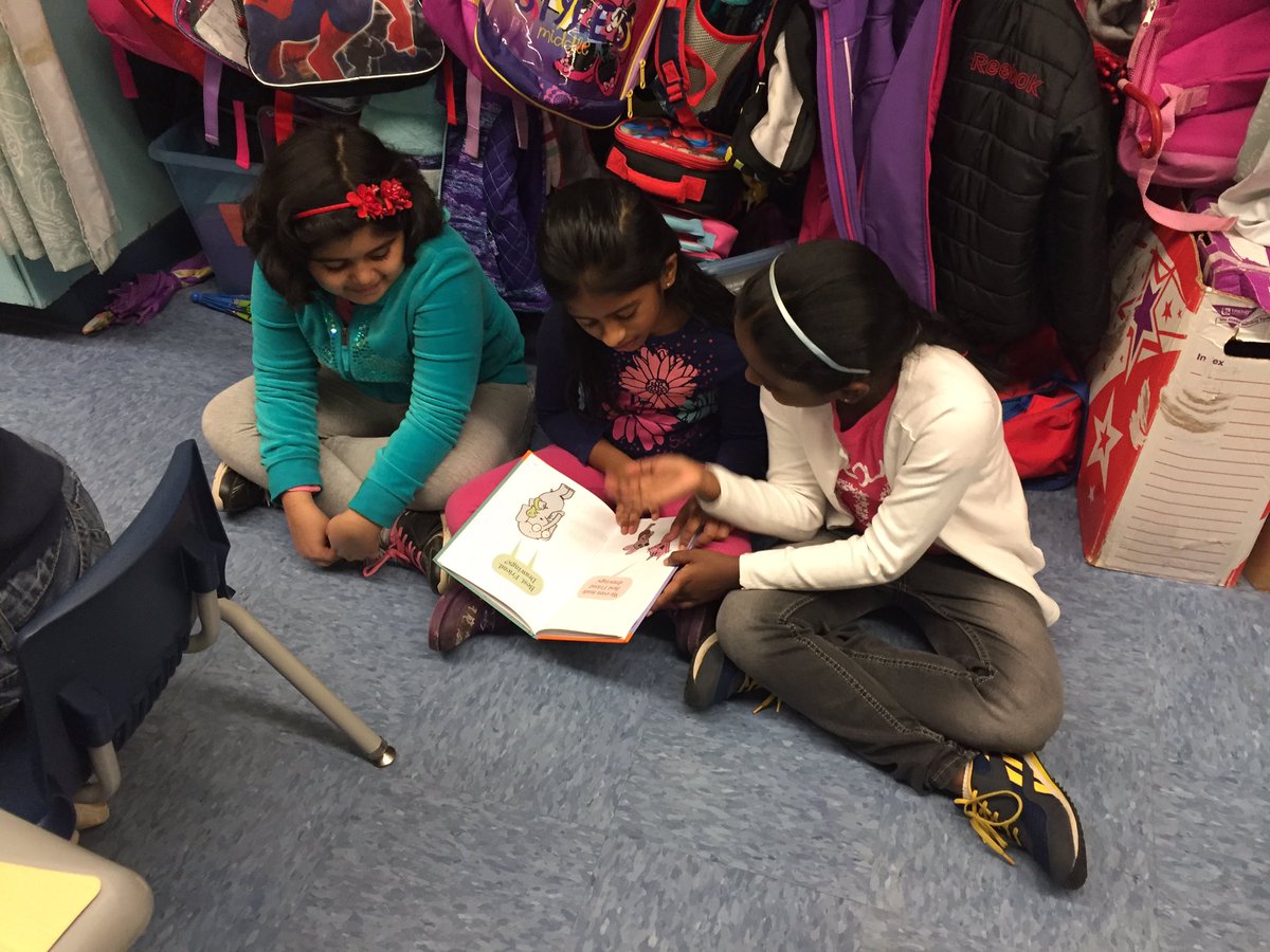 .@RUin1stGrade Buddy time with <a href="/MrC4thgrade/">Mr. Concodora</a> 's and <a href="/KristieMcD813/">Kristie McDonald</a> 's class! #FlyHighFri #FastFriends