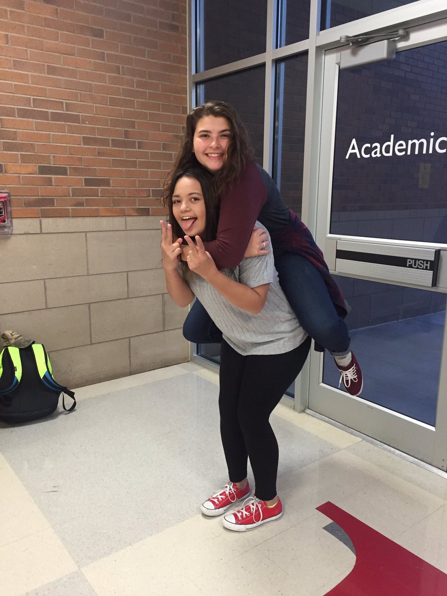 Kaatelynmarieee's tweet photo. "Your eyebrows are uneven Abby" #ourpose #bffl 💖💖 https://t.co/ar52dl3hqv