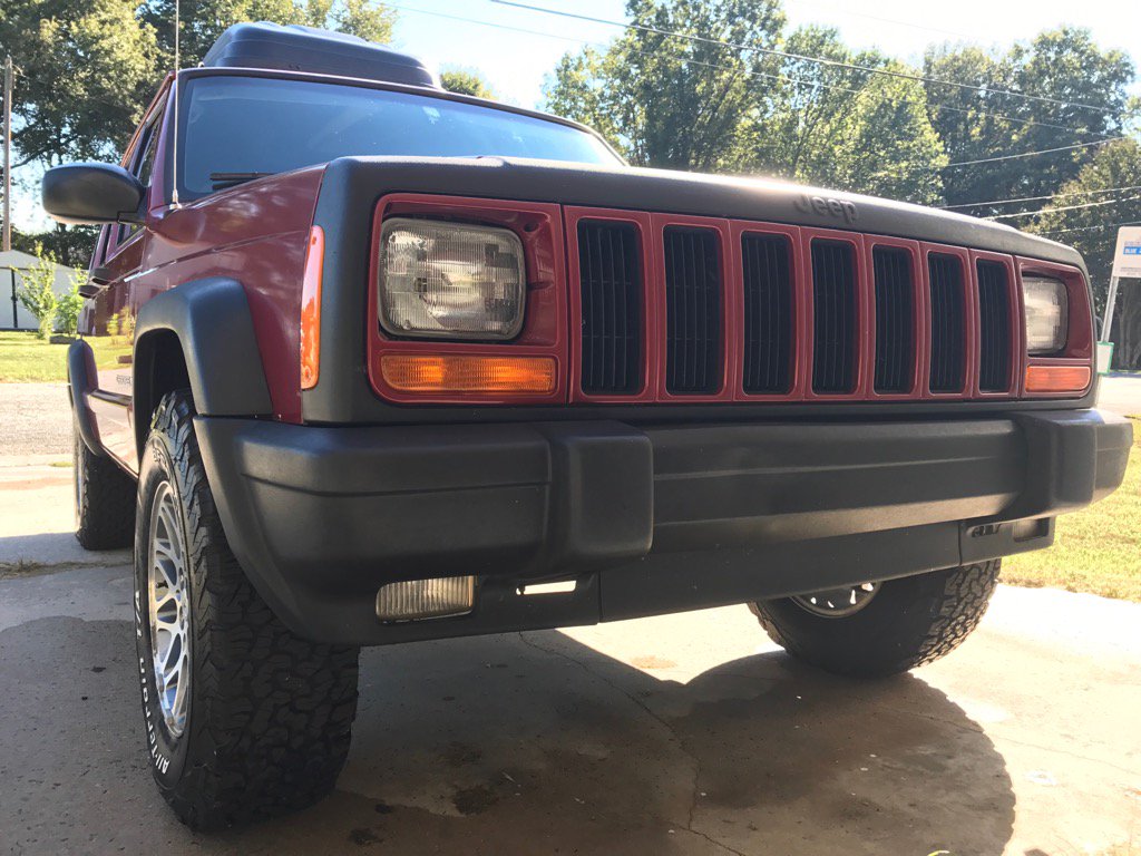 AndyTAlex's tweet photo. Fresh wash and wax: Check. Cargo carrier installed: Check. Fluids: Checked #seewhatididthere https://t.co/lKJYeQlf9I