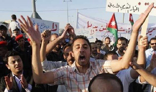 almayadeen_es's tweet photo. #Jordanos protestan contra acuerdo de gas con #Israel https://t.co/tbosYhEGQ5 https://t.co/mNPMH6HQJ1