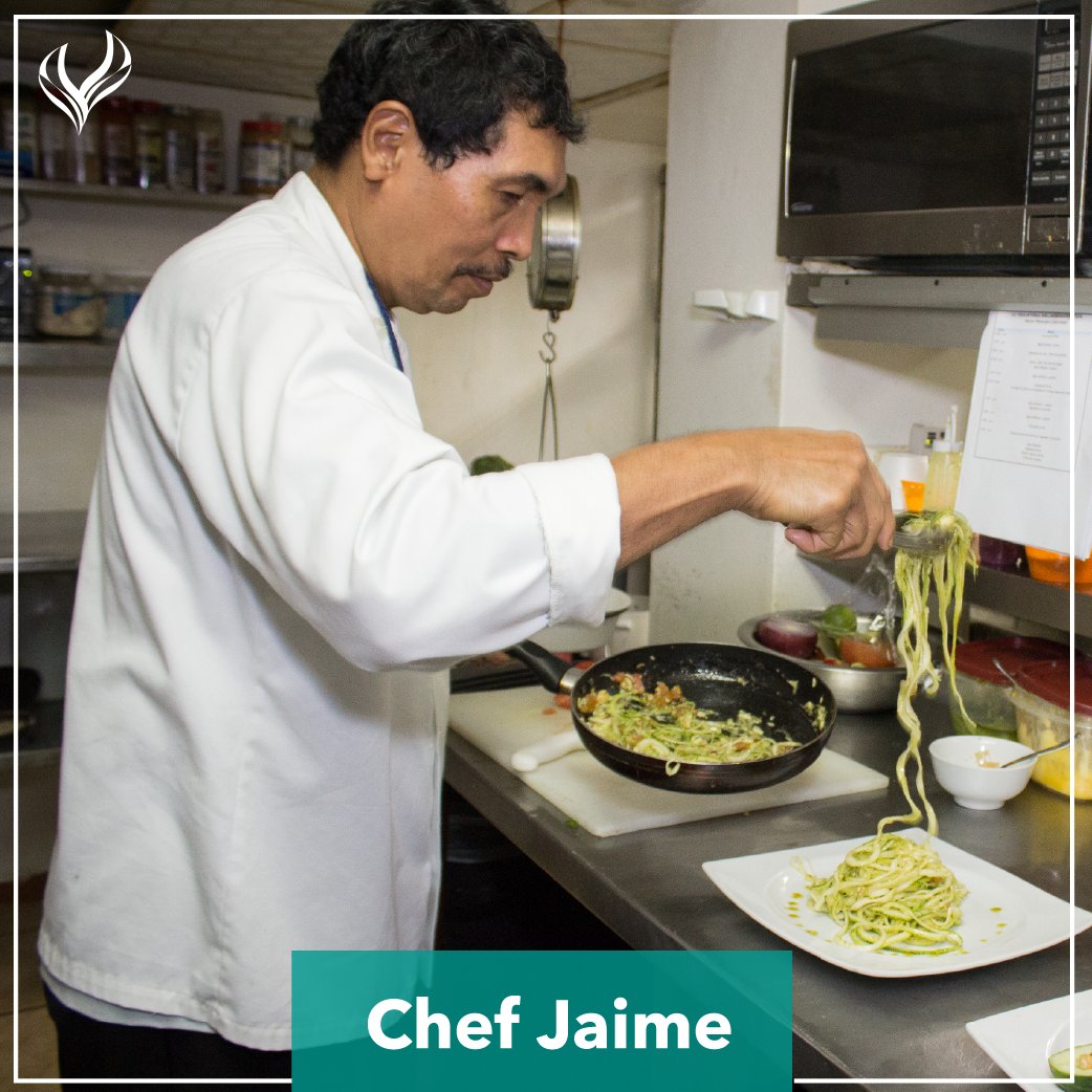 LaVidaprogram's tweet photo. #ChefJaime will teach you how to #cook easy and #healthy dishes during your stay, to encourage you to continue our nutrition plan at home. https://t.co/O8GaPbzj4Z