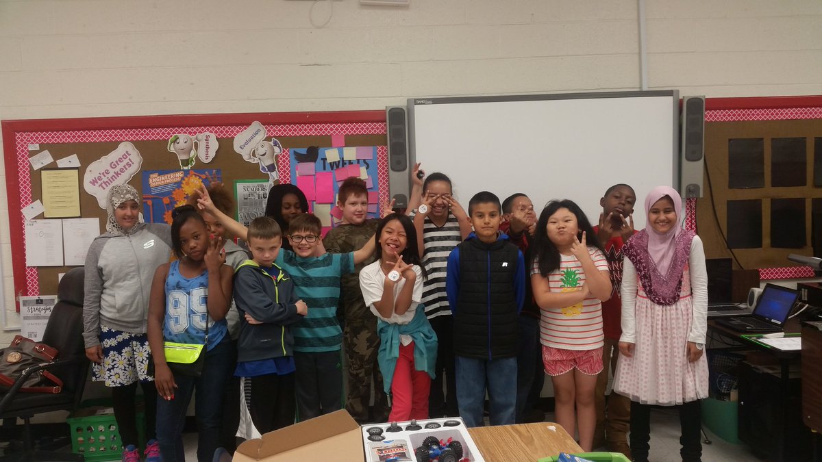 Antoine54893611's tweet photo. @EMRollinsElem
Analytical thinkers at work. #AIGrocks.....#diversity......#steam https://t.co/z23G6HNEms