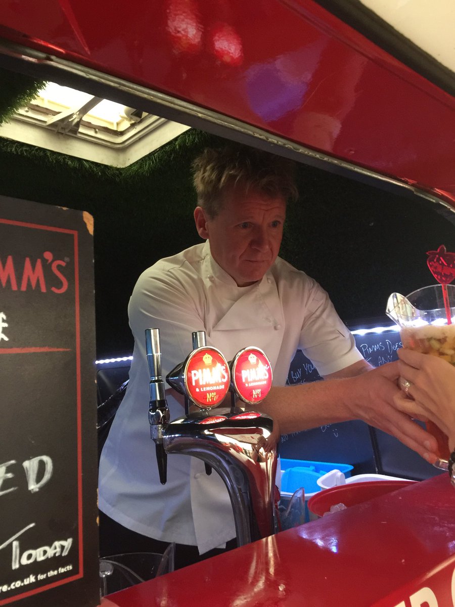 PimmsVan's tweet photo. Fab day #OysterFestival @HardwickHHotel even some celebs helping out on the van @BobbyDavro1 https://t.co/MErA7LOrF2