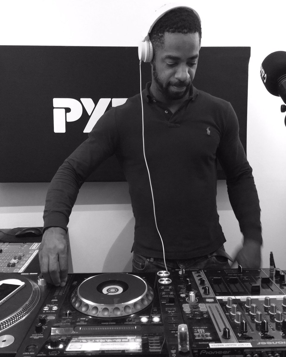 PyroRadio's tweet photo. #ListenLive
@DJMakTen @officialkingrah #BlacksD @hollowmanjendor @BlackSteve__ live from 9-11pm #Grime
https://t.co/of4xkQUsLV https://t.co/LaonAk78nQ