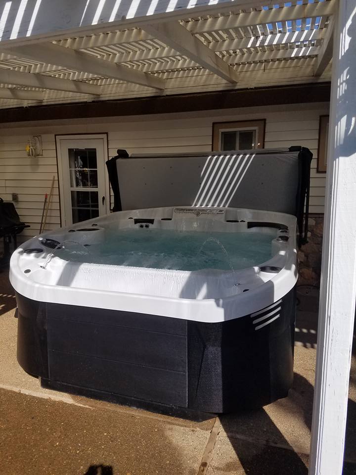 thespamover's tweet photo. Congrats to another happy customer. @coastspas Cascade 2 with a view @coast_spas #coastspas #ilovecoastspas https://t.co/JJrsyZ80Z1