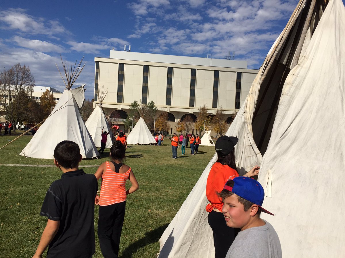 MrHExperience's tweet photo. What a great day! So proud of our @7Stones_School teams! #TipiRaising @UofRegina https://t.co/5wdout7rLI