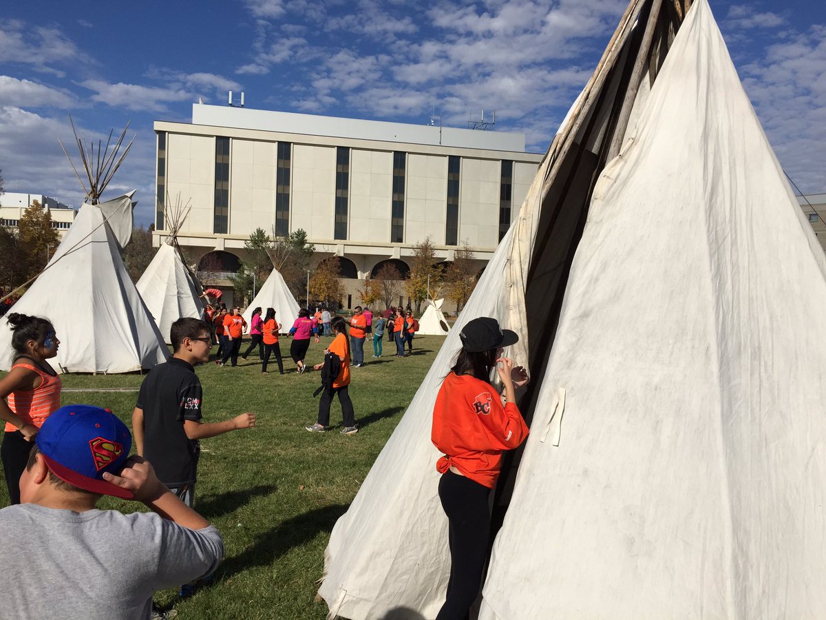 MrHExperience's tweet photo. What a great day! So proud of our @7Stones_School teams! #TipiRaising @UofRegina https://t.co/5wdout7rLI