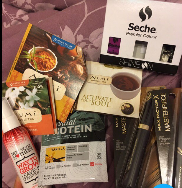 Jessicaxoxo's tweet photo. I am loving all my goodies from the  endless summer voxbox! #esvoxbox @influenster#contest https://t.co/TG77fHfM54