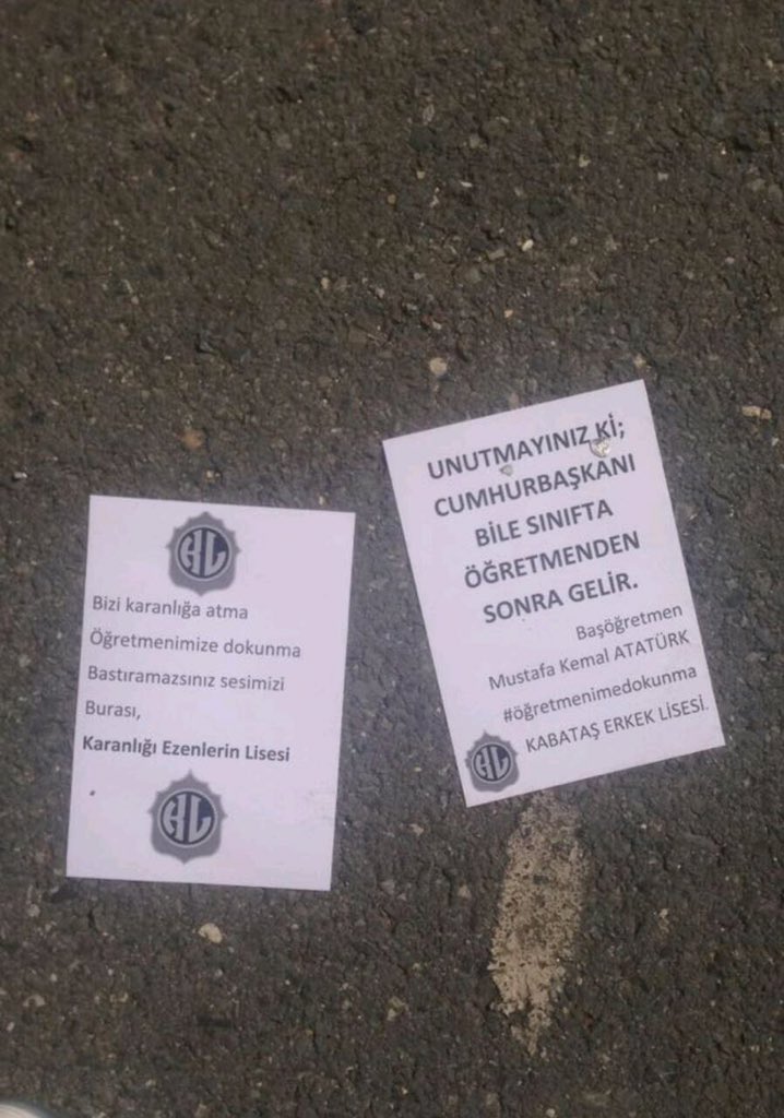 Kabataş Erkek Lisesi de proje okul kapsamında kıdemli öğretmenlerinin atanmasına oturma eylemiyle tepki gösterdi #öğretmenimedokunma