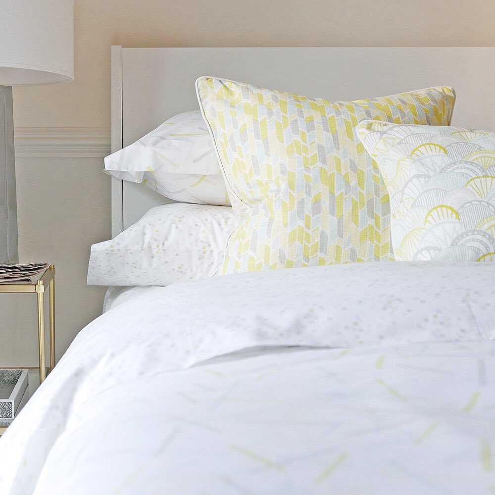 designmaze_tim's tweet photo. I want to jump into bed right now especially w/ the Lemon Collection @SarahR_Design! #ShopSarahStyle https://t.co/W3uu95olc4 https://t.co/jtutFZBvZN