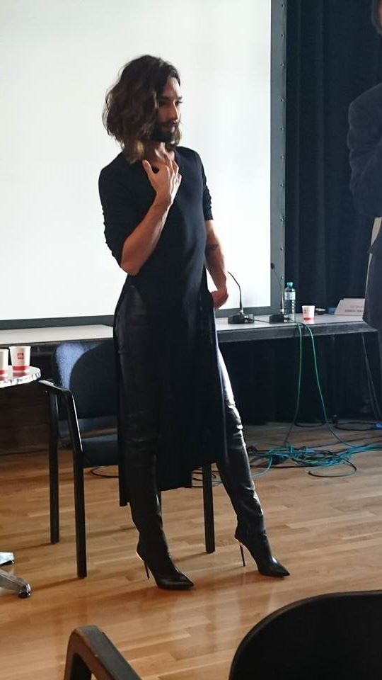 CarinaZucchera's tweet photo. Conchita Wurst at @Waves_Vienna 30/9/16
Waves #Festival #Vienna
#waves16 #WUK #conference #talk #music #songwriting https://t.co/Nf56oaZIJw