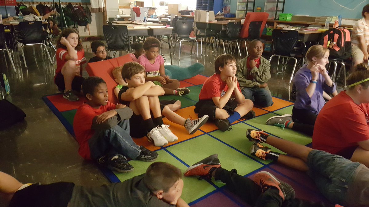 laurakhoward's tweet photo. We love @CNNStudentNews! Best way to end the day! #engaged #worldaware https://t.co/pzaHp9c6rC