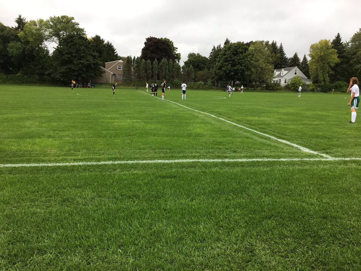 dowhatulove247's tweet photo. Let's go #HustlinHawks #Greenfield vs #Greendale @GSDtweet #JVarsity https://t.co/15Eu79TBM8