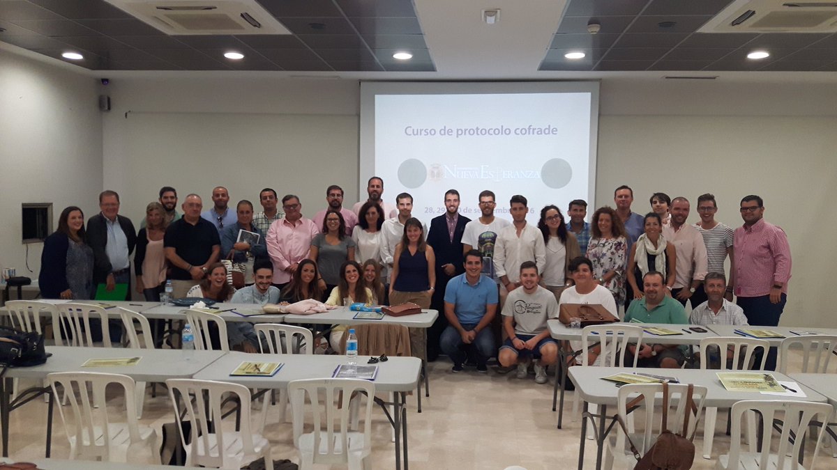 hnuevaesperanza's tweet photo. Finalizado el I Curso de #ProtocoloCofrade organizado por @hnuevaesperanza y con la colaboración de @p_4tintas y @jotaelepc gracias a tod@s https://t.co/NWbYjcBvjy