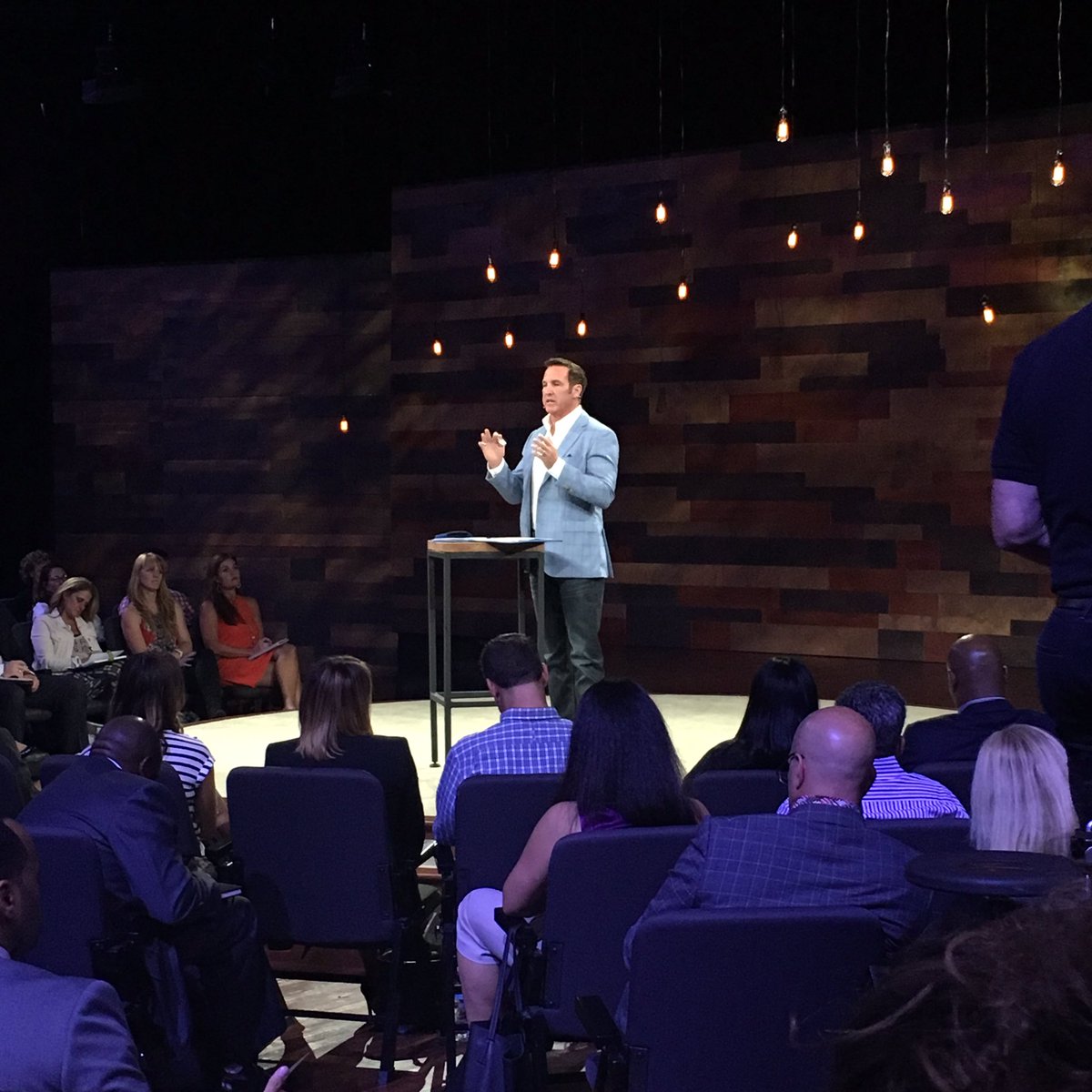 LeadersMultiply's tweet photo. .@BradMurrayGroup speaking on the Law of the Rubber Band pointing out to compete but never compare. #LeadersMultiply https://t.co/9Jyrlb5X1c