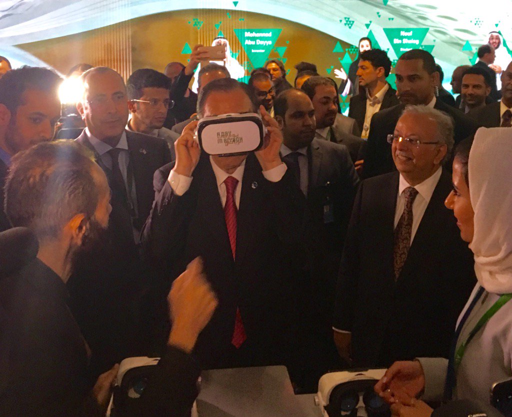 ADayInRiyadh's tweet photo. .@UN Ban Ki-Moon checks out the virtual reality exhibit at #ADay_In_Riyadh https://t.co/W8e5Bw6Z4M