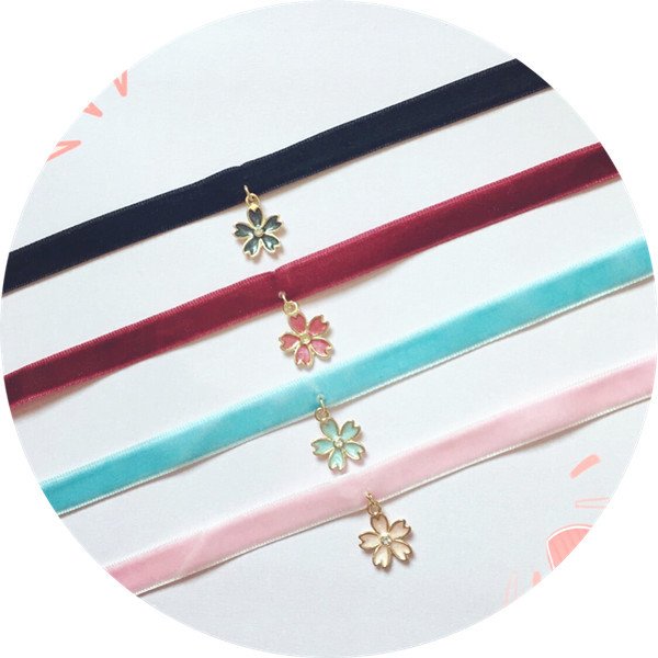 BeignetUnau_09's tweet image. *RT한분 추첨*
9일 마감 공구 및 선입금판매. 벨벳 벚꽃초커(빨/하/분/검)
기간: 2016.10.01-2016.10.09
가격: 2,500원 (+3,000원)
상세정보 및 폼좌표: blog.naver.com/judah_dosoldo/…