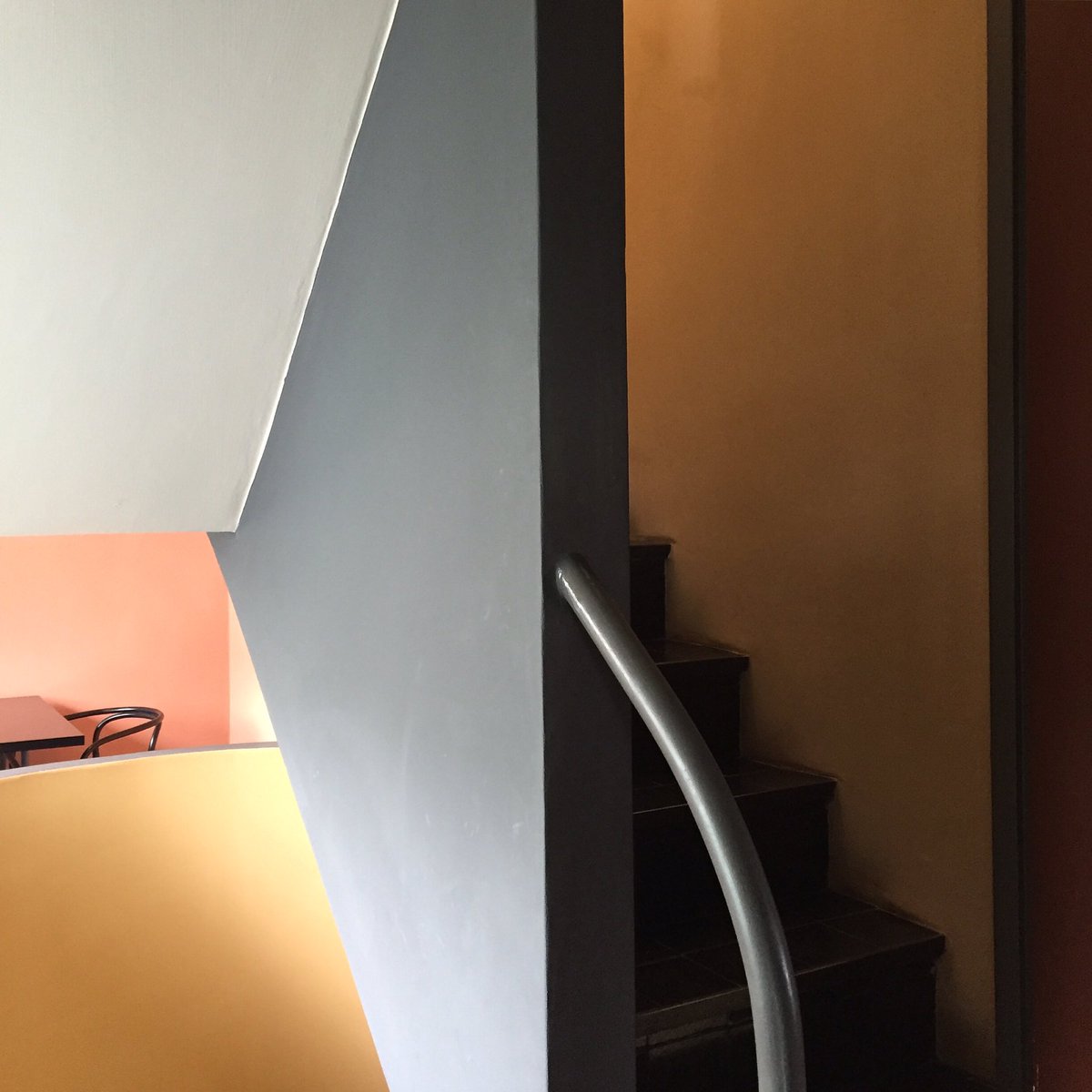 _somethingMADE's tweet image. Beautiful Corbusier colours #Stuttgart #lecorbusier #architecture ##1920s #colours