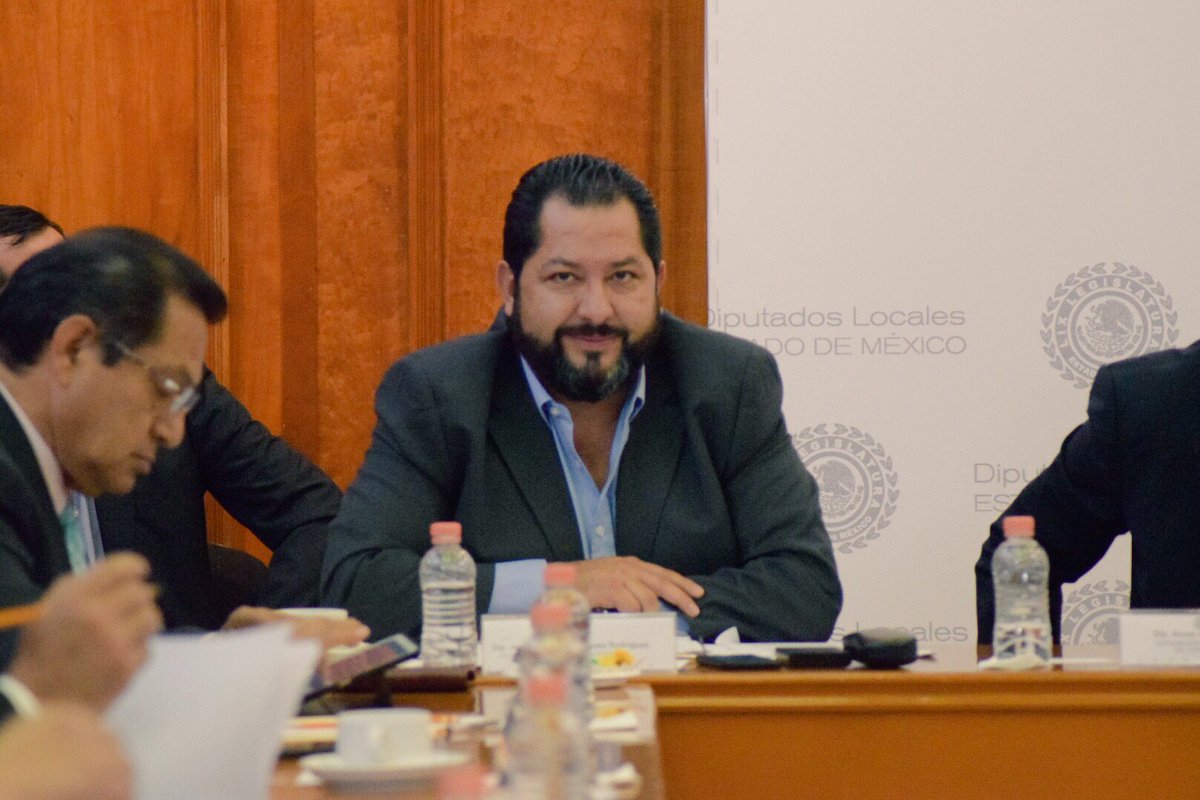 MorenosDeCora's tweet photo. Coordinador de #morena #edomex @pacovazquezr cuestiona al titular de Infraestructura Erasto Martínez por caso #OHL https://t.co/J3I36F3jlG