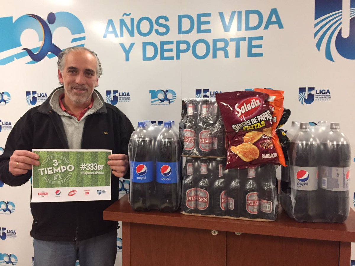 LUD_Oficial's tweet photo. #333er | ¡El básquetbol también se suma! Bohemios se lleva el kit para compartir con Club Universidad Católica, ¡arriba! #BajemosLaPelota https://t.co/PPorRtiO9Q