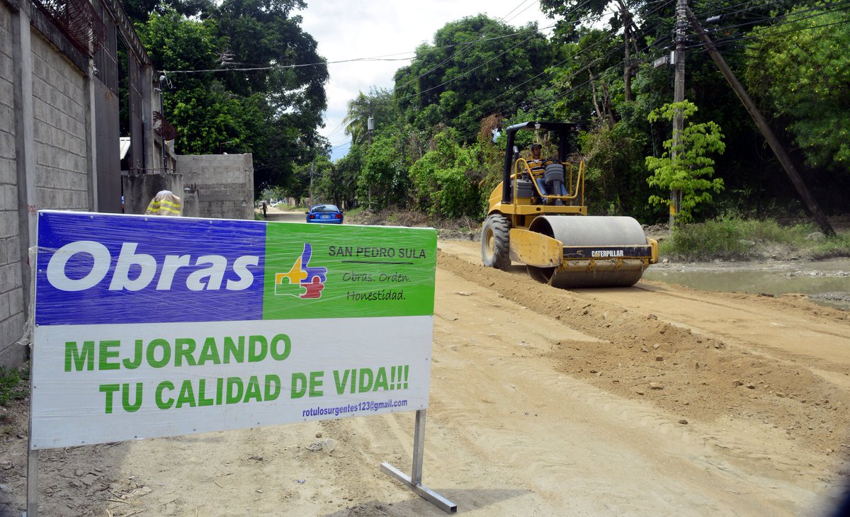 armandocalisps's tweet photo. #OBRAS Trabajos de mantenimiento red vial no pavimentada sector #Calpules, #RiveraHernandez y otros, Mejorando calidad de vida de los hab. https://t.co/FMdabBVeph