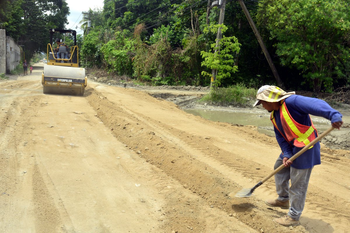 armandocalisps's tweet photo. #OBRAS Trabajos de mantenimiento red vial no pavimentada sector #Calpules, #RiveraHernandez y otros, Mejorando calidad de vida de los hab. https://t.co/FMdabBVeph