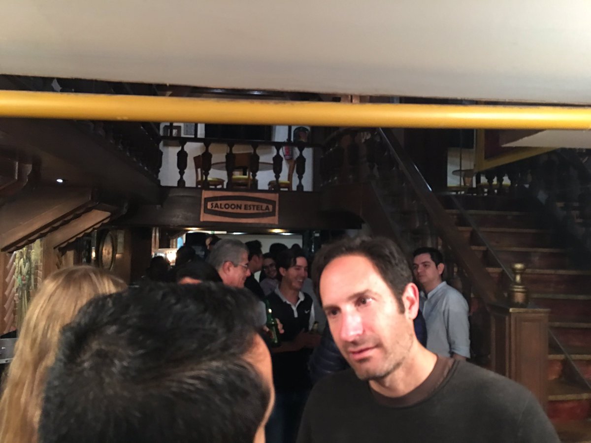 makote's tweet image. About to learn how to play real poker with @RafeFurst #AISCDMX