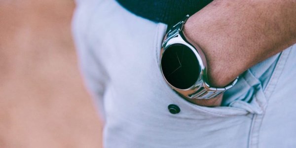 EasyTechRead's tweet image. Blink es una de las mejores alternativas a los smartwatches actuales hipertextual.com/2016/09/blink-…