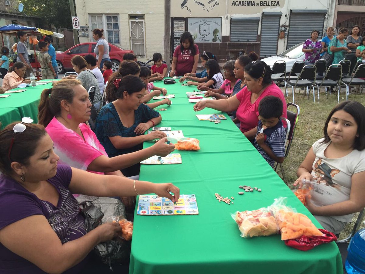 PRIPNegras's tweet photo. Vecinos de la Col. Centro de #PiedrasNegras disfrutan de los beneficios de esta #PRIgada @villarrealsonia https://t.co/LZVHvUyMMu