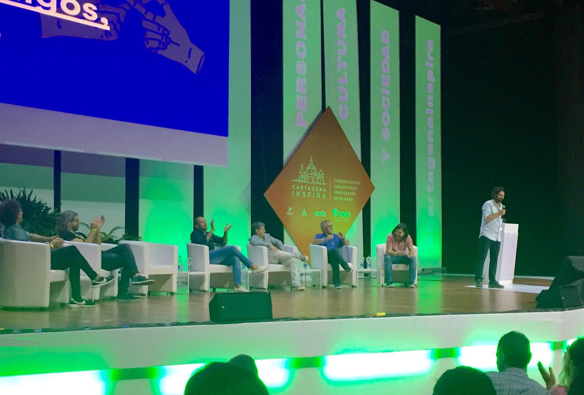 Fantástico final en Cartagena Inspira! Ensalzando la amistad y la buena publicidad. 7 amigos 7 grandes tipos #CartagenaInspira #HaceteAmigo