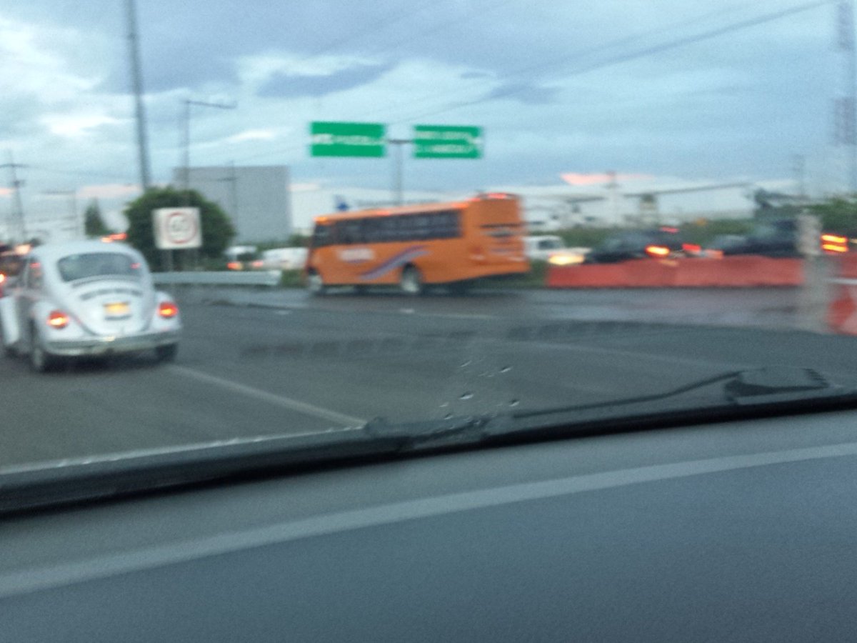 rover531's tweet photo. @JavierLopezDiaz totalmente parados en ambos sentidos de la  México-Puebla https://t.co/zMG3R08RSy