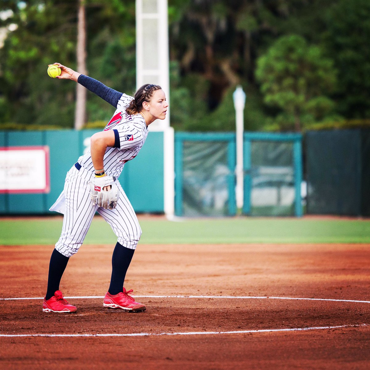 RawlingsSB's tweet image. Who's your idol? We don't blame you if it's @laniricketts10! #RawlingsSoftball (📷 Jade Hewitt courtesy @ScrapYardDawgs and @profastpitch)