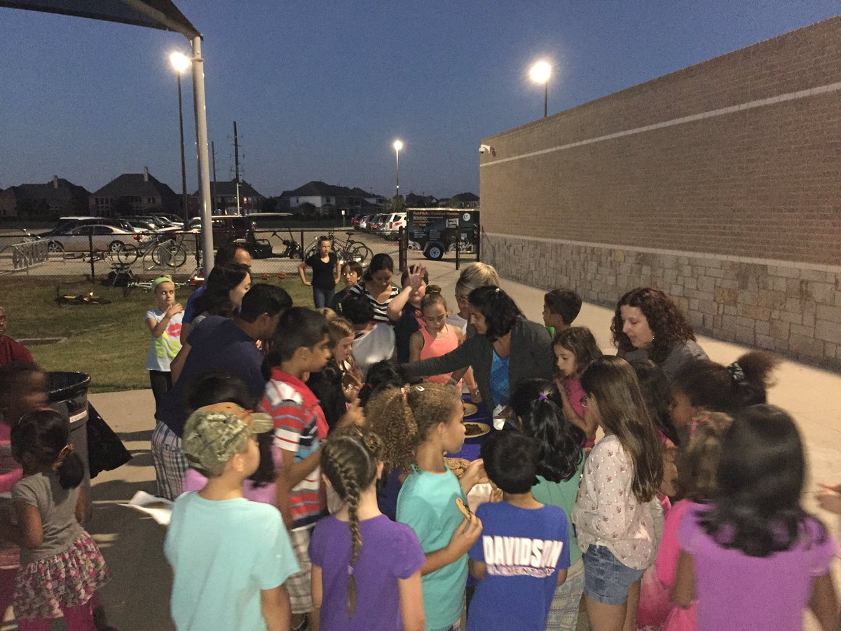 LaurenWrightTJH's tweet photo. Thank you @kdepta for the cookies to go with our movie! Best night ever (said a kid here). Love it! #kdepride #kdepta https://t.co/5wzjfjYFdF