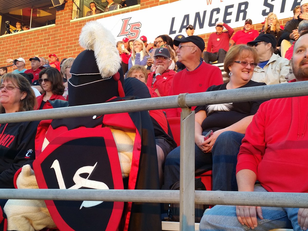 Just another #PrettyFace in the crowd <a href="/LaSallePride/">La Salle High School</a> #Homecoming2016 #LRD #BeatMoe