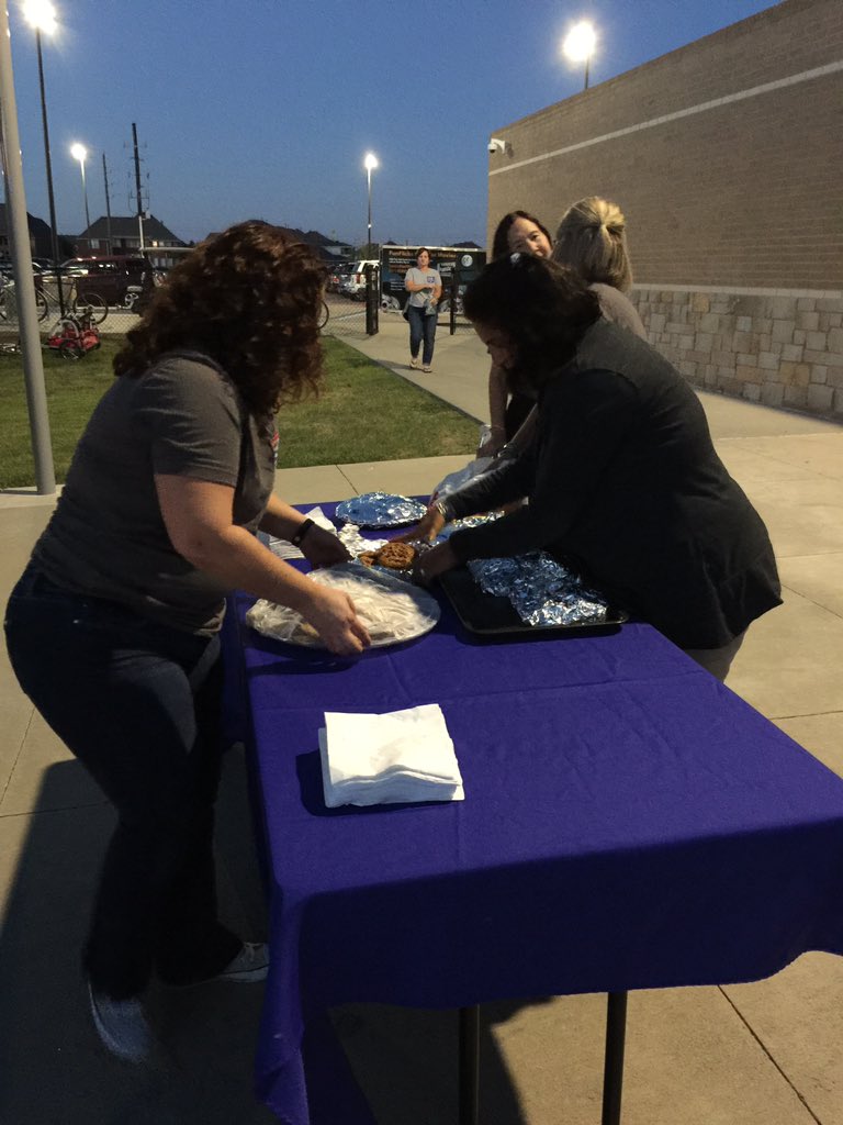LaurenWrightTJH's tweet photo. Our PTA is simply the best! They never stop working hard. We truly appreciate you all! #kdepride #kdepta https://t.co/pm3WAbeDoO