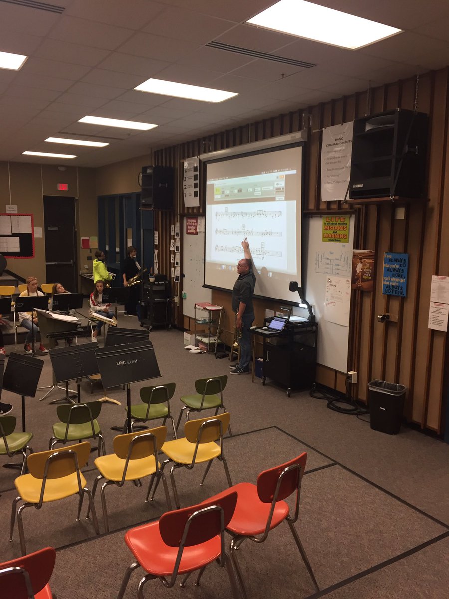 bandteachermrsw's tweet photo. @MrJohnDevine using @SmartMusic in 7 gr band rehearsal today! #salkstembands https://t.co/IcTGYtJKjk