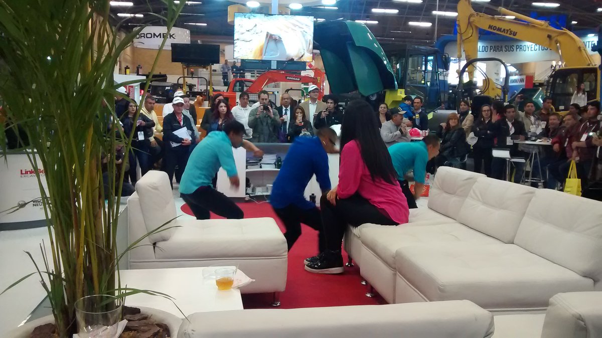 ing_juanmendez's tweet photo. Que buen equipo de baile tiene @monicalban en el stand de @partequipos desde @CorferiasBogota https://t.co/9MZguNaBDP