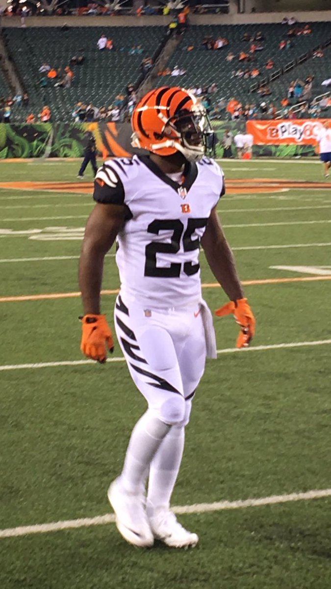bricksf's tweet image. IMHO Bengals should adopt these unis full time but go black with white stripes for home games #Bengals