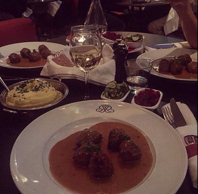 RentADateVIPMIA's tweet photo. It's not just a date; it's the perfect date.👄🌹🍷 #ILoveMiami #miamibeach #vip #ceo #upscale https://t.co/eZtmpr5GEO