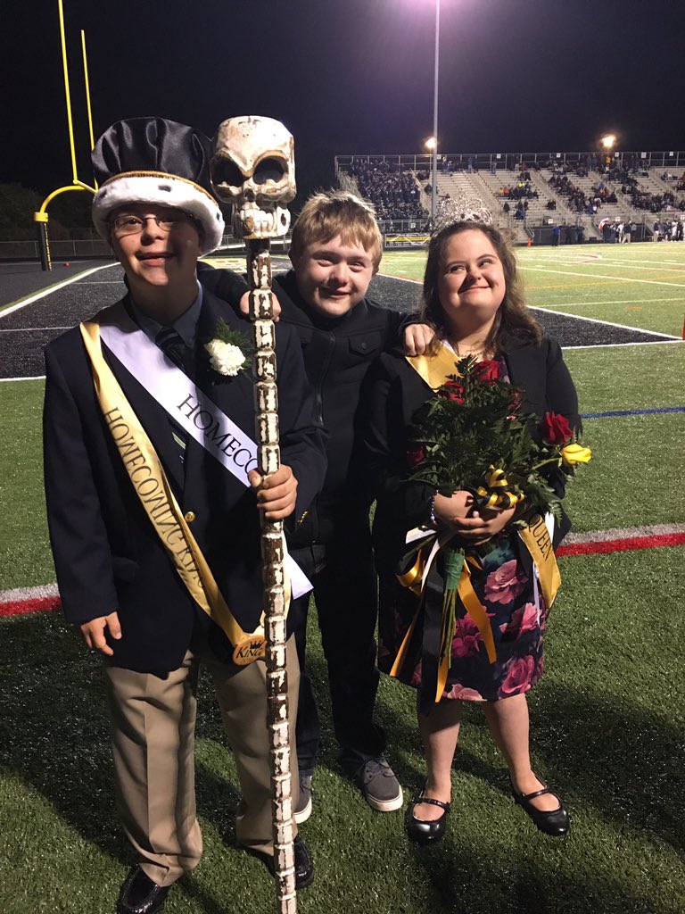 2016 HOMECOMING KING AND QUEEN 👑